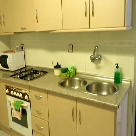Opulent Retreat Manor דירה