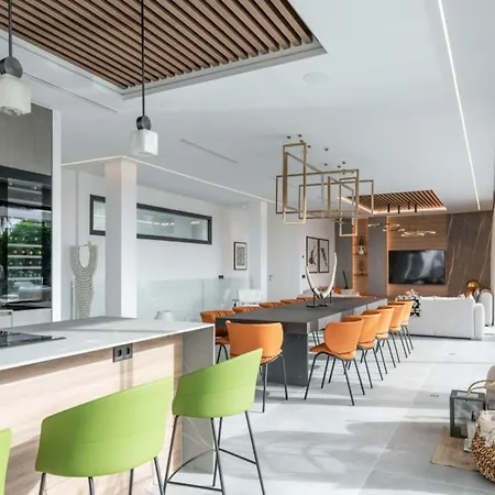 דירה Opulent Retreat Manor